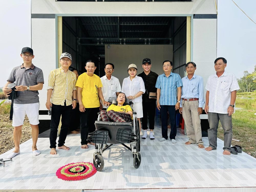 Từ thiện không khoa trương, Lê Giang âm thầm xây nhà tặng gia đình người phụ nữ khuyết tật - Ảnh 1